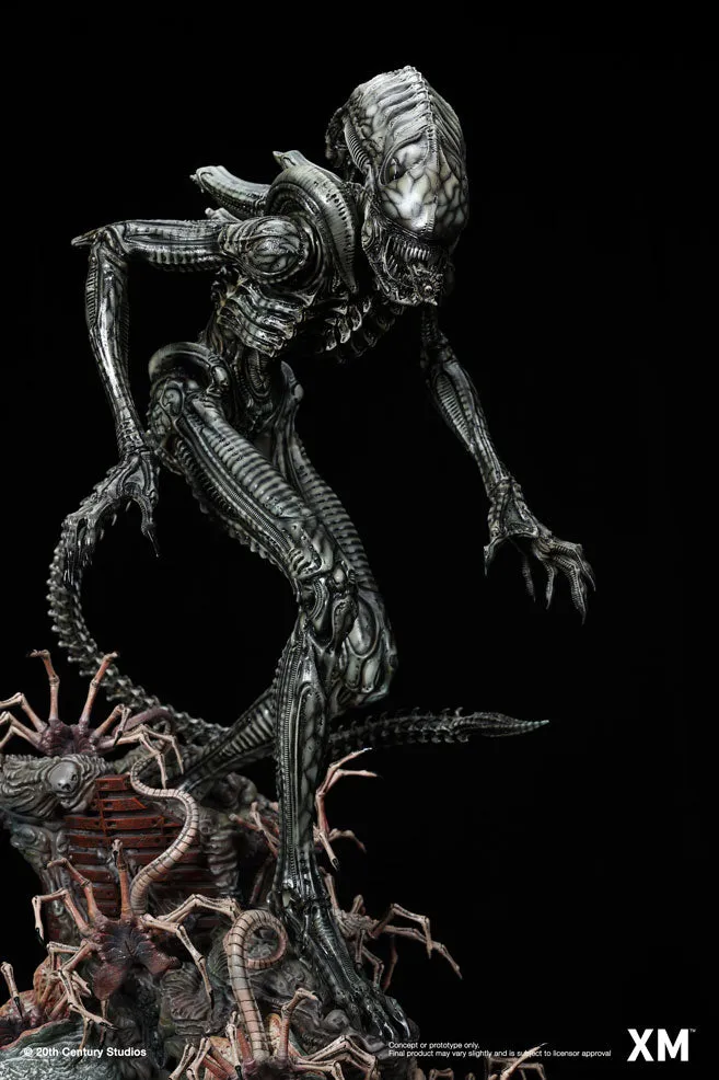 Alien Hive Warrior - Black Variant - 1/3 Scale Premium Statue