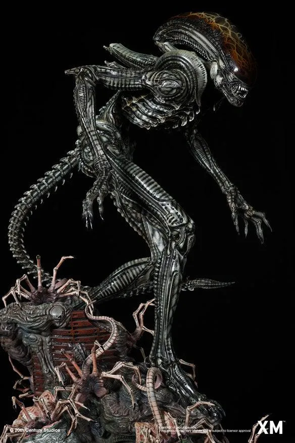 Alien Hive Warrior - Black Variant - 1/3 Scale Premium Statue