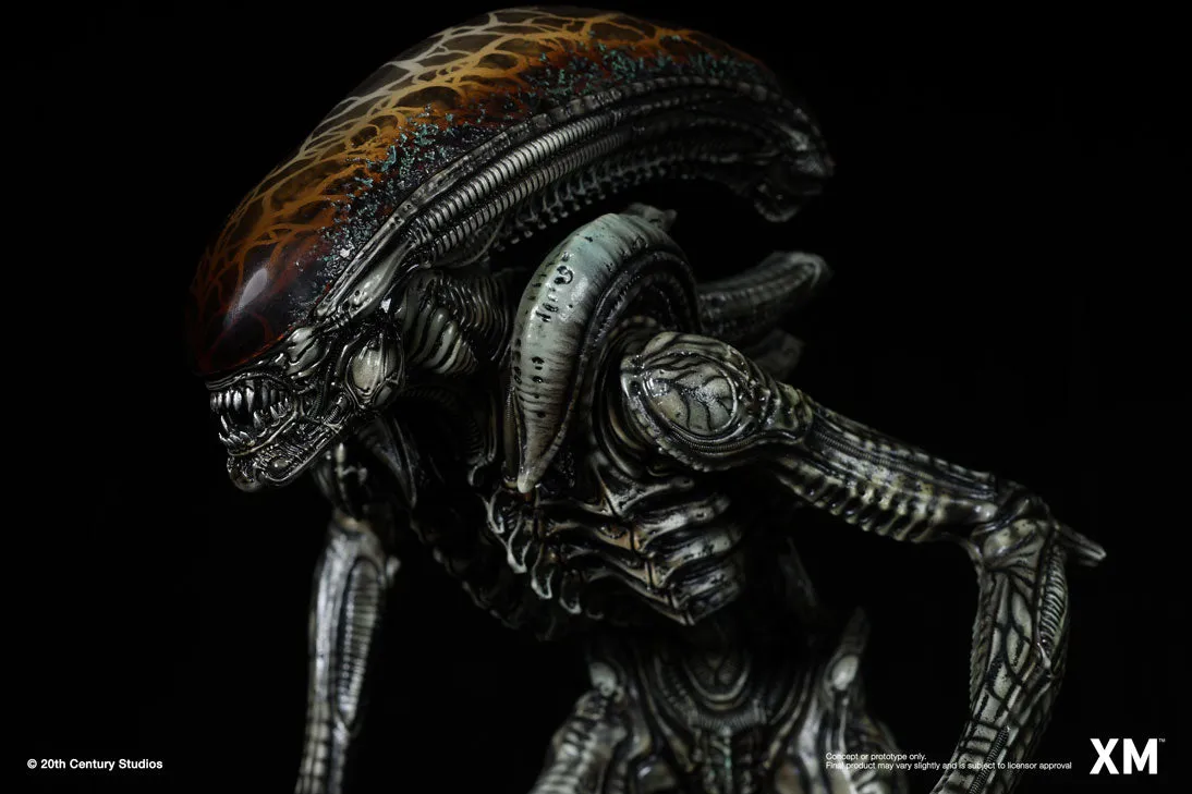 Alien Hive Warrior - Black Variant - 1/3 Scale Premium Statue