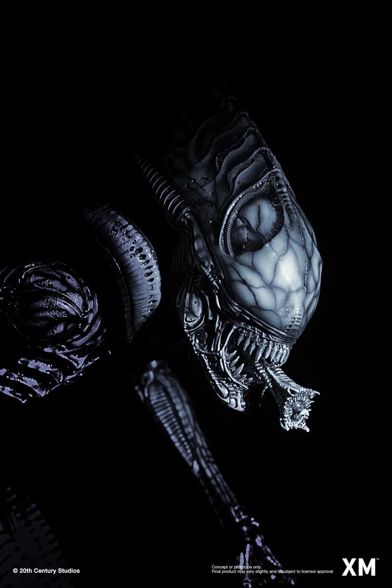 Alien Hive Warrior - Black Variant - 1/3 Scale Premium Statue