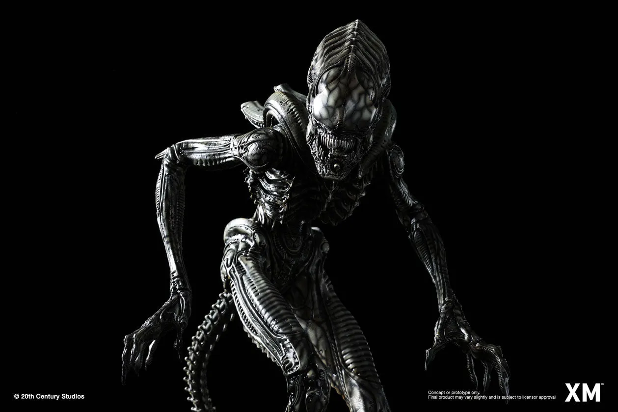 Alien Hive Warrior - Black Variant - 1/3 Scale Premium Statue