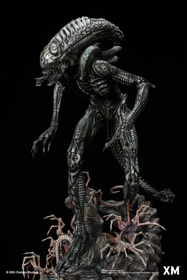 Alien Hive Warrior - Black Variant - 1/3 Scale Premium Statue