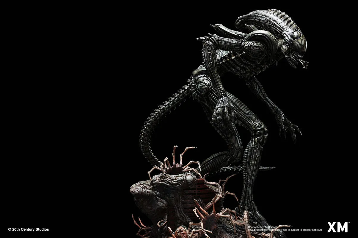 Alien Hive Warrior - Black Variant - 1/3 Scale Premium Statue